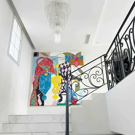 Villa Lion, Gorgeous In Overlooking Cannes *